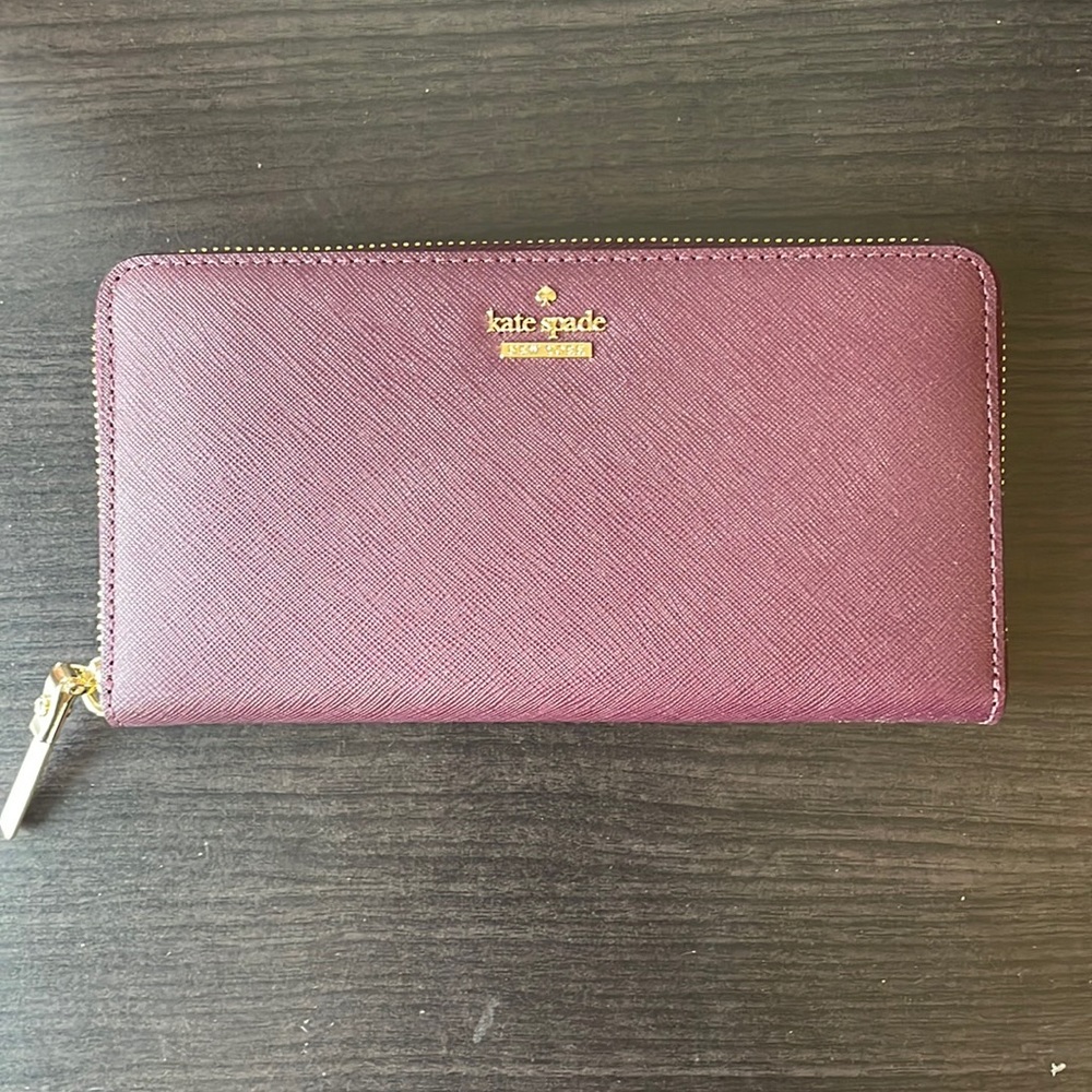 Kate Spade Cameron Street Lacey wallet. Never been used.
